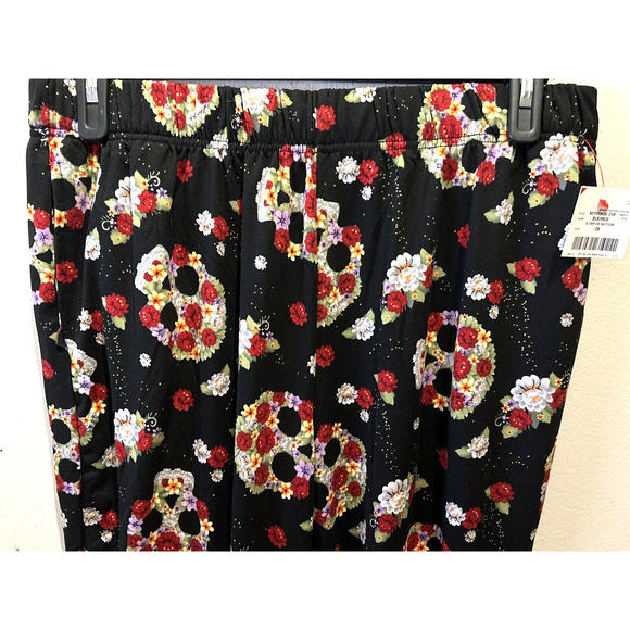 NWT Women's Shosho Black And White Skull Fleece Jogger Lounge Pants in 2X 22 24 - Picture 3 of 9